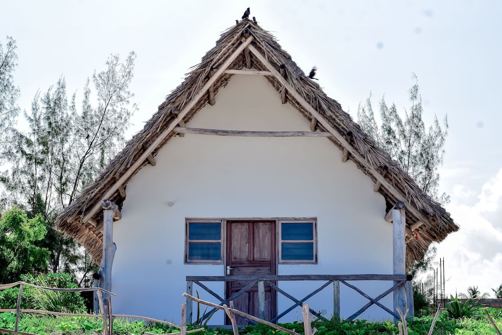 Blue Earth Beach Bungalows 3/72