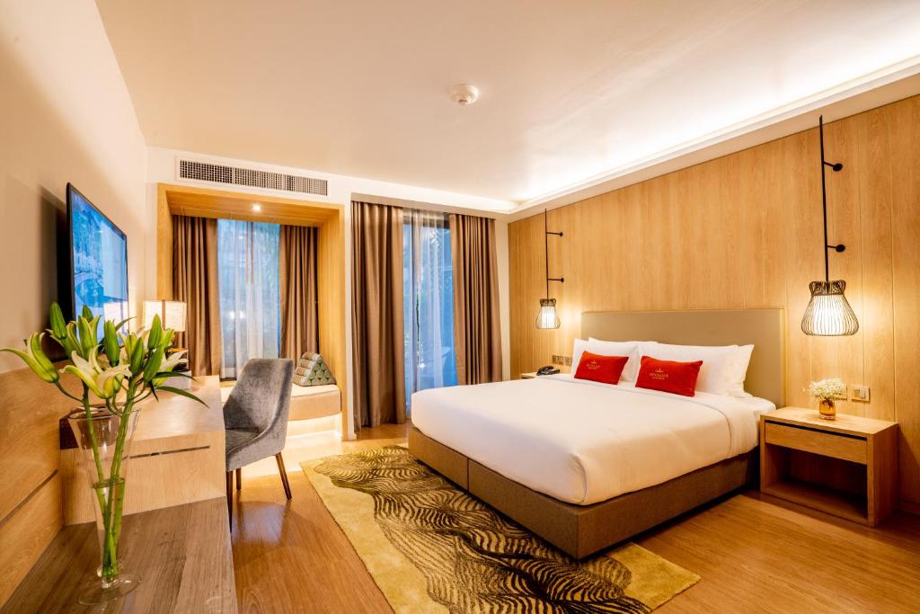 DELUXE ROOM