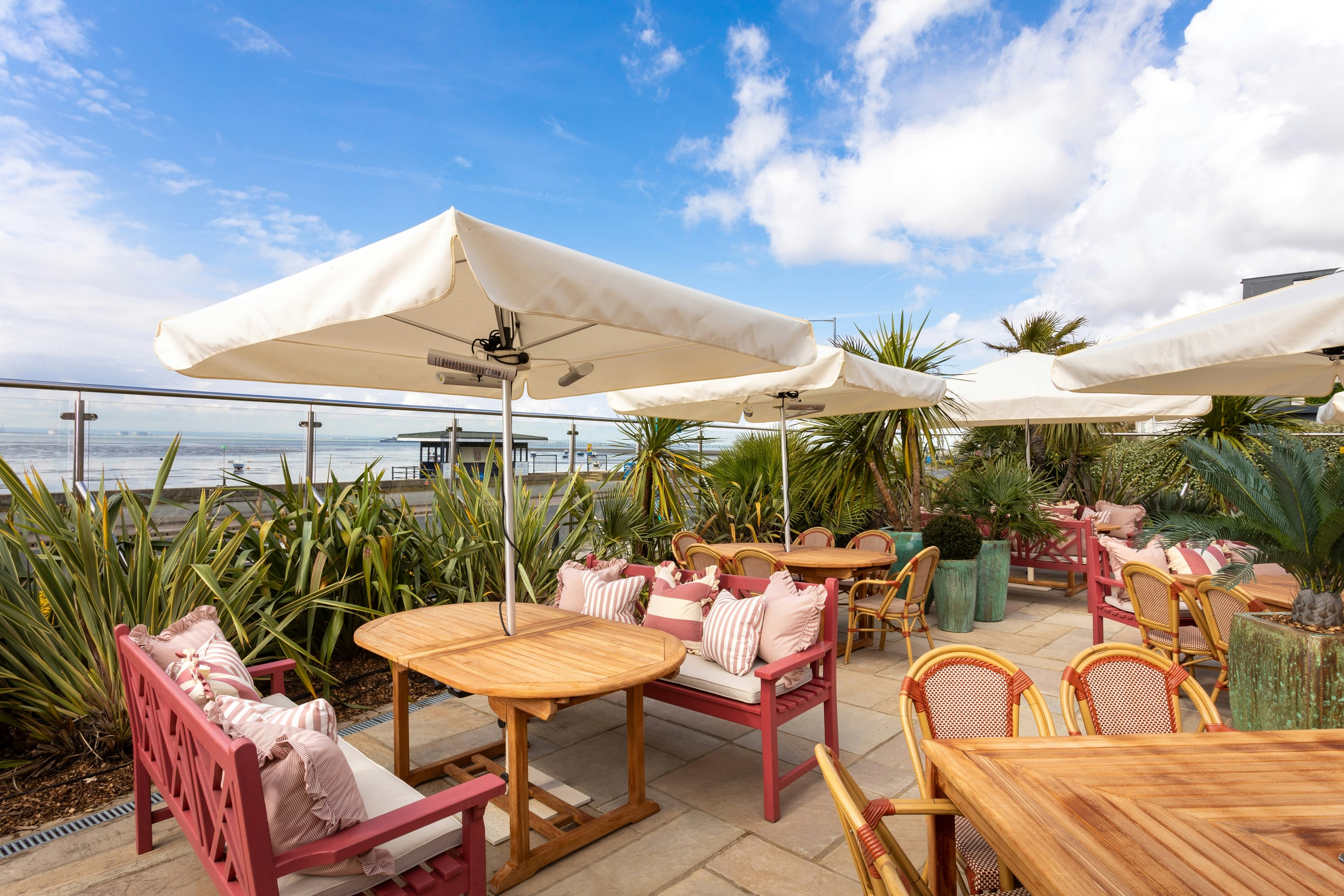 Roslin Beach Hotel 25/31