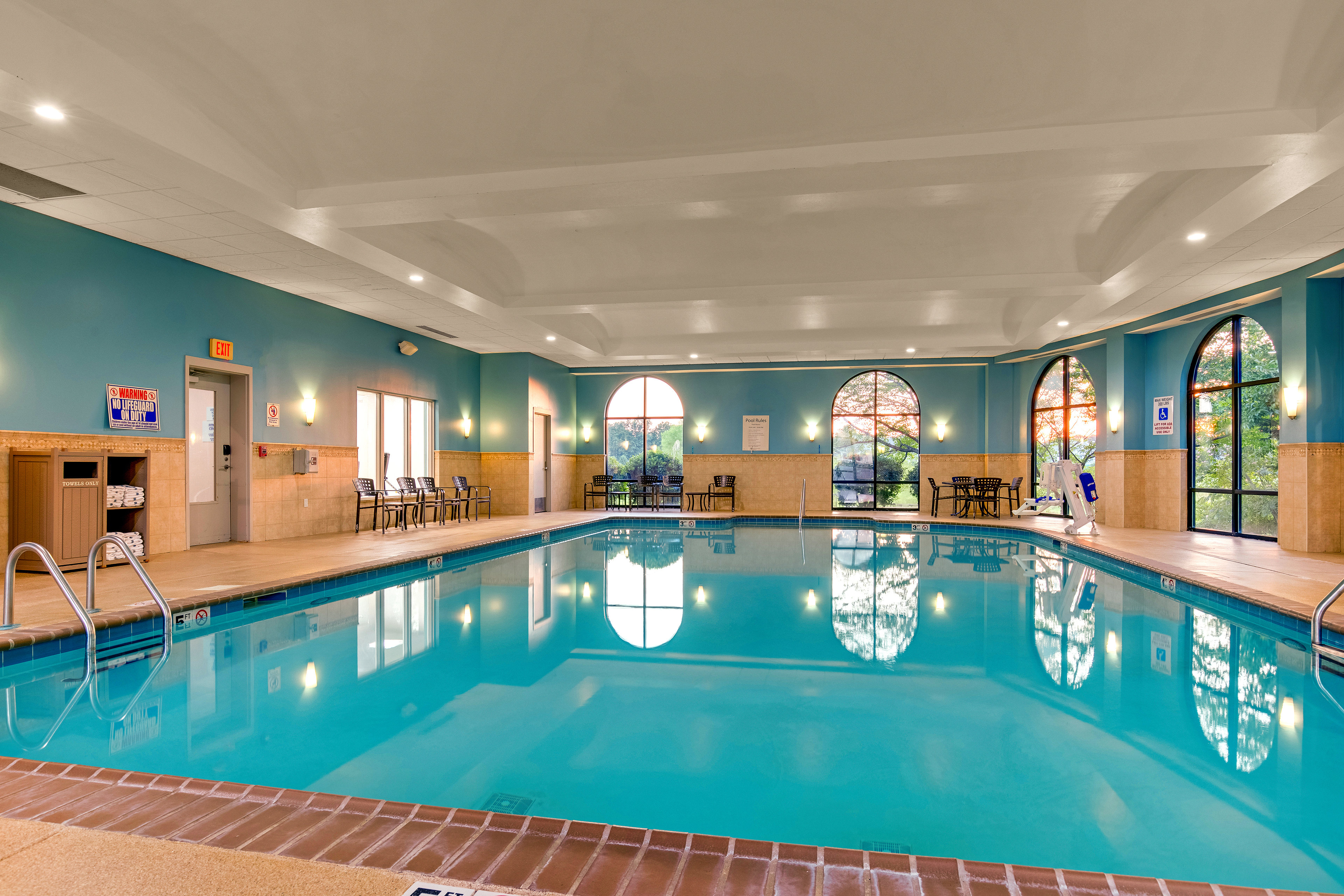 Holiday Inn Express Hotel and Suites Nashville-Opryland 37/64