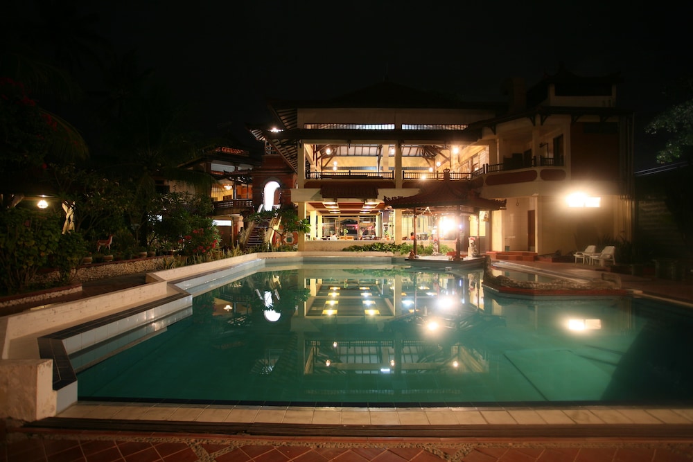 Puri Naga Beachfront Cottages 14/65