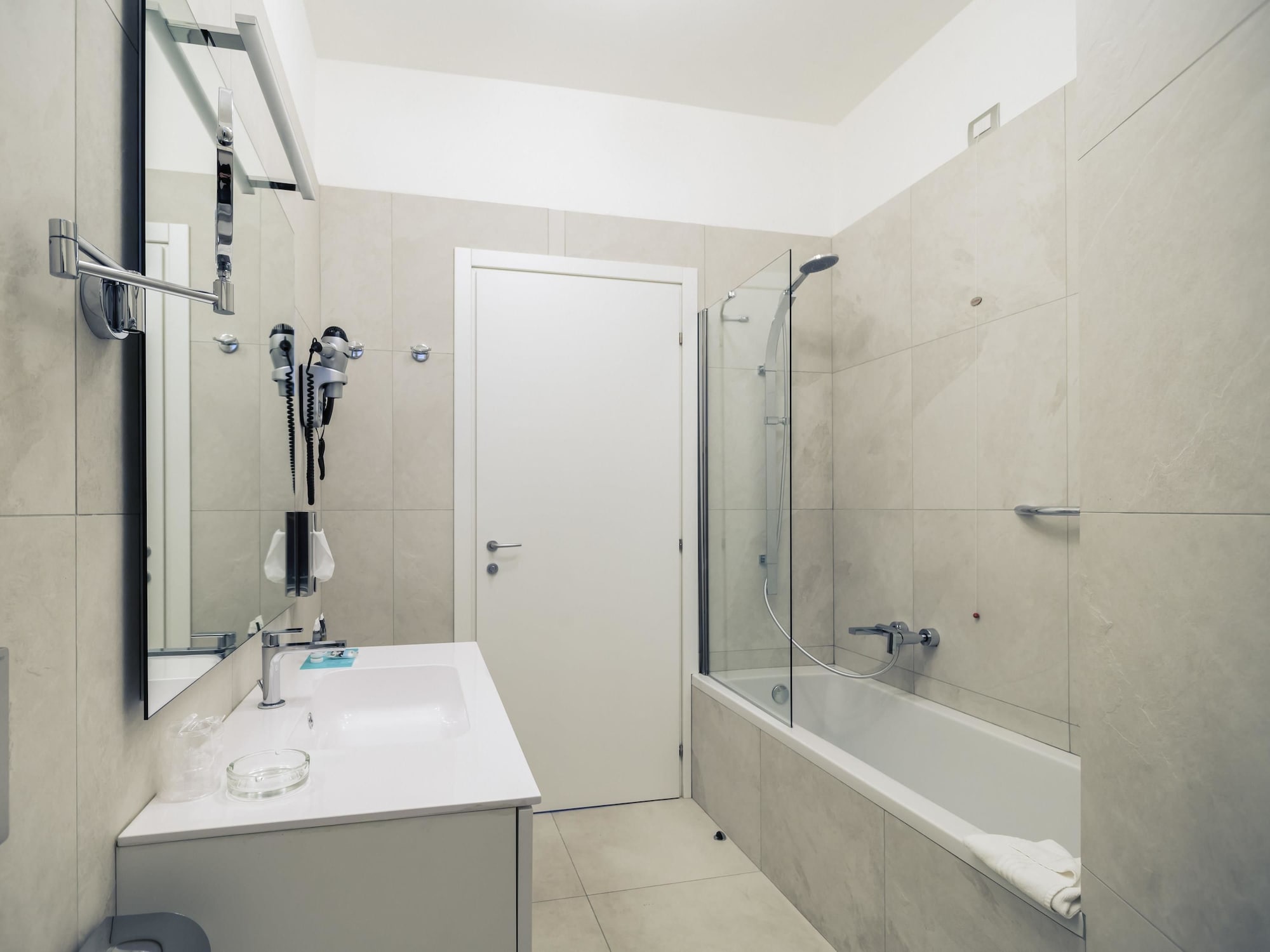 غرفة سوبيريور بسرير كينج، MERCURE MILANO SOLARI 5/5