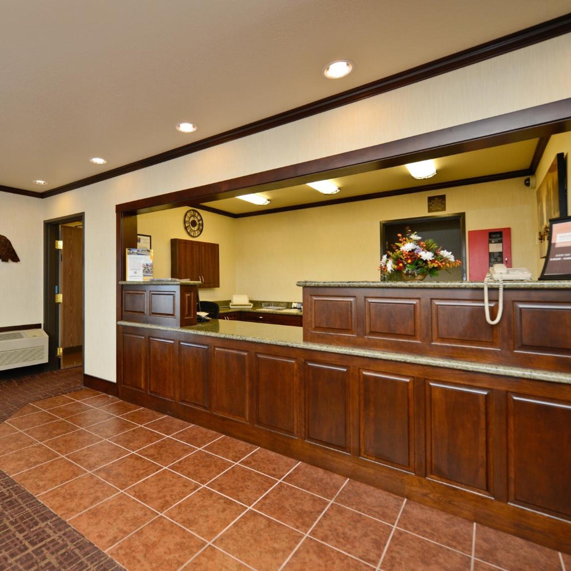 Yellowstone West Gate Hotel 3/51