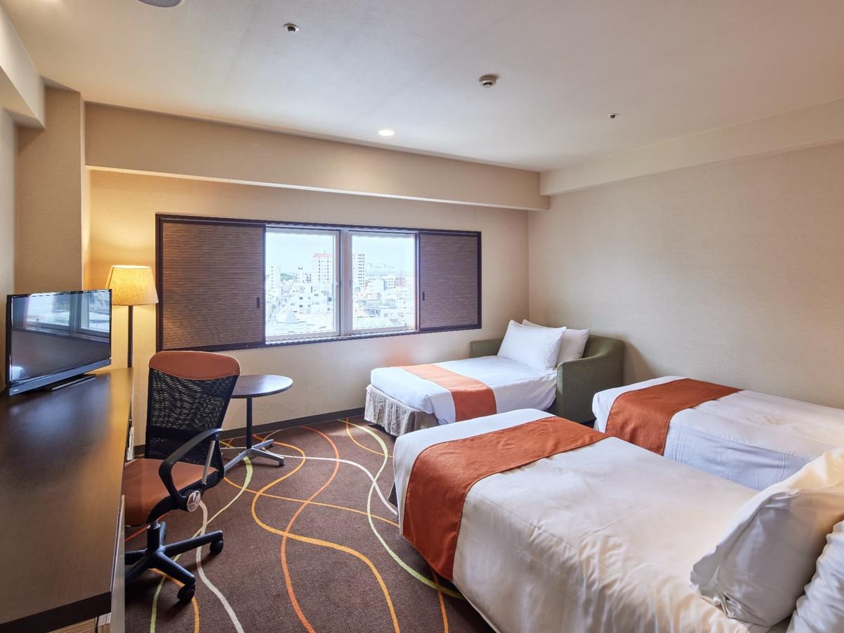 Superior, Twin Beds, Sofa