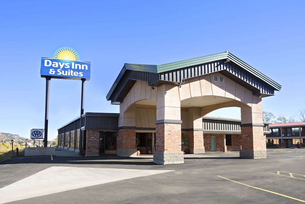 Days Inn & Suites by Wyndham Trinidad 36/41