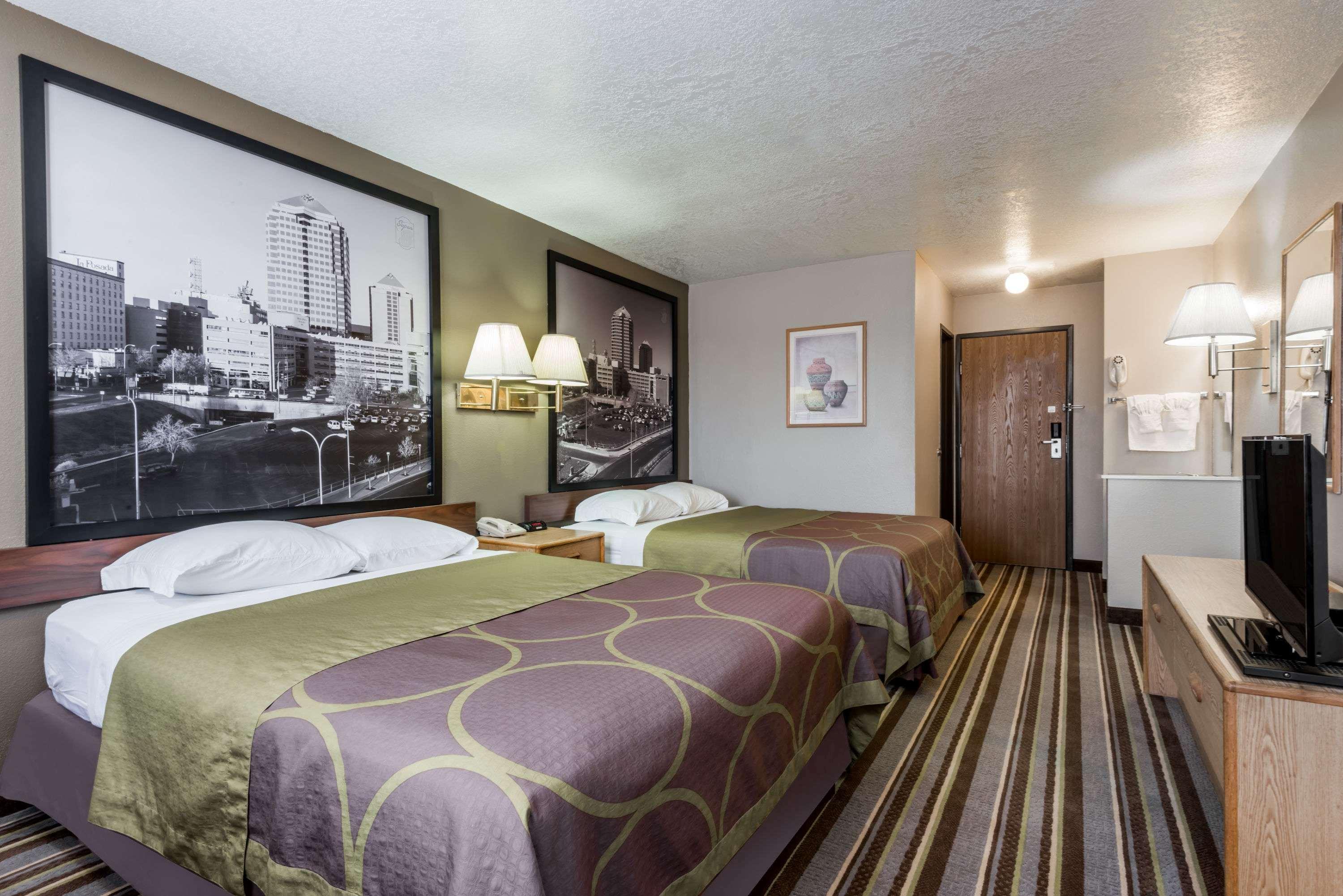 Super 8 By Wyndham Bernalillo 17/26
