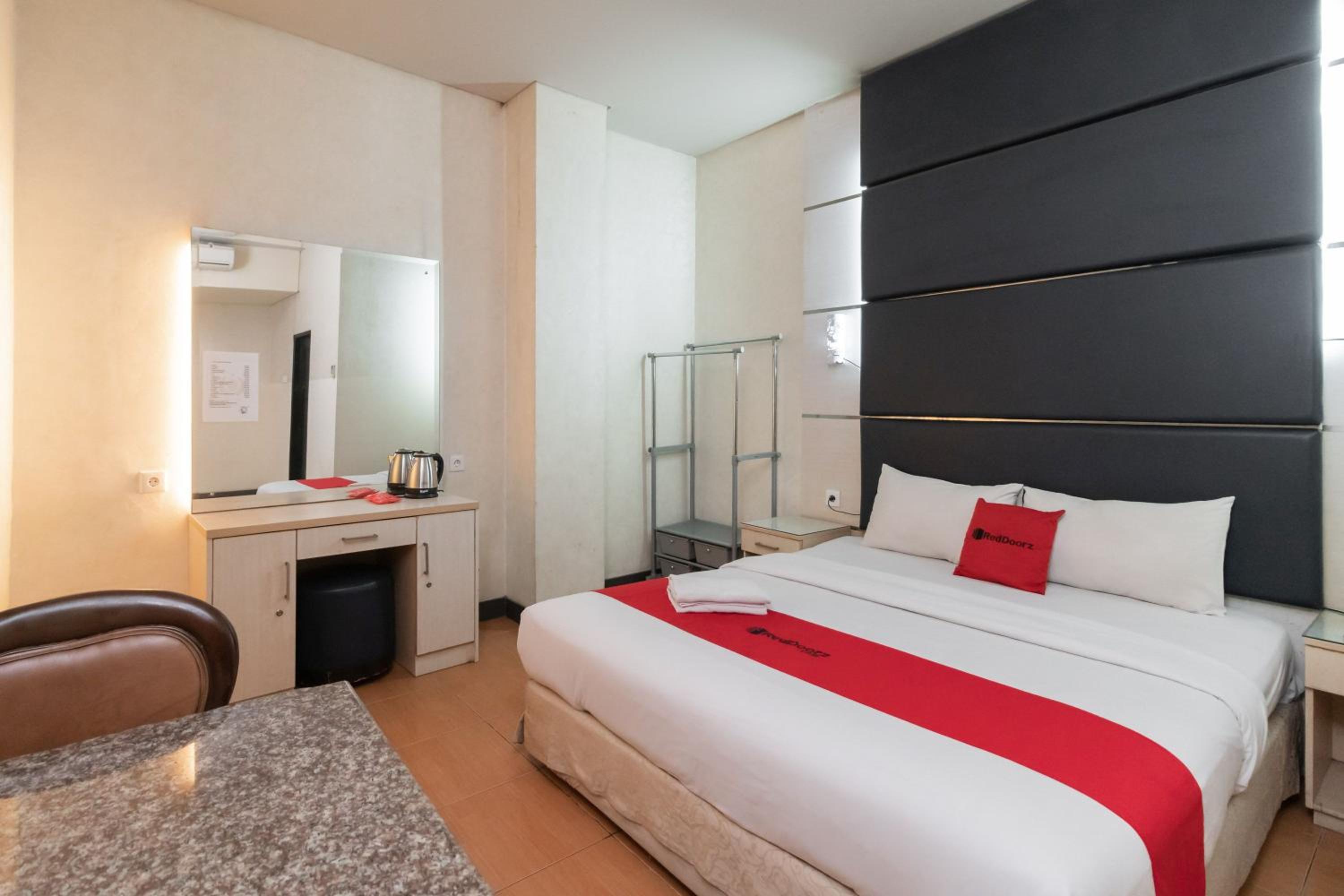 OYO 180 Hotel Mirah (Mirah Hotel) 13/55