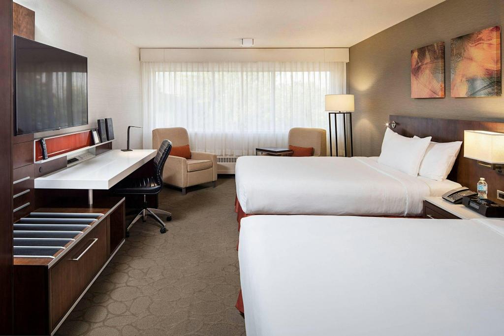 Guest Room, Family, 2 Queen Beds, Atrium View, Sofa, Atrium Building