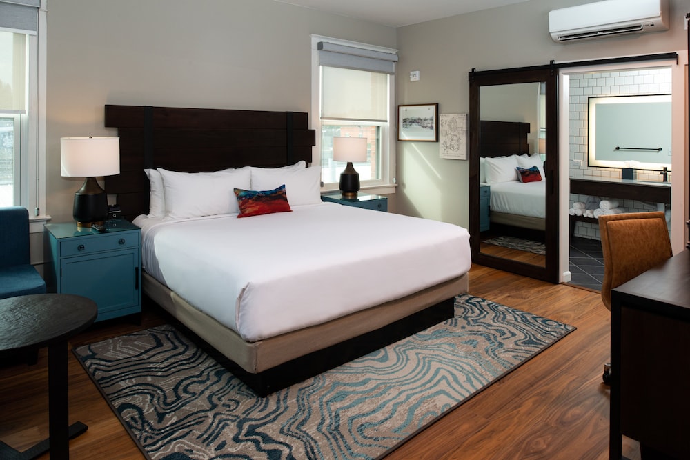 Standard, King Bed, Accessible