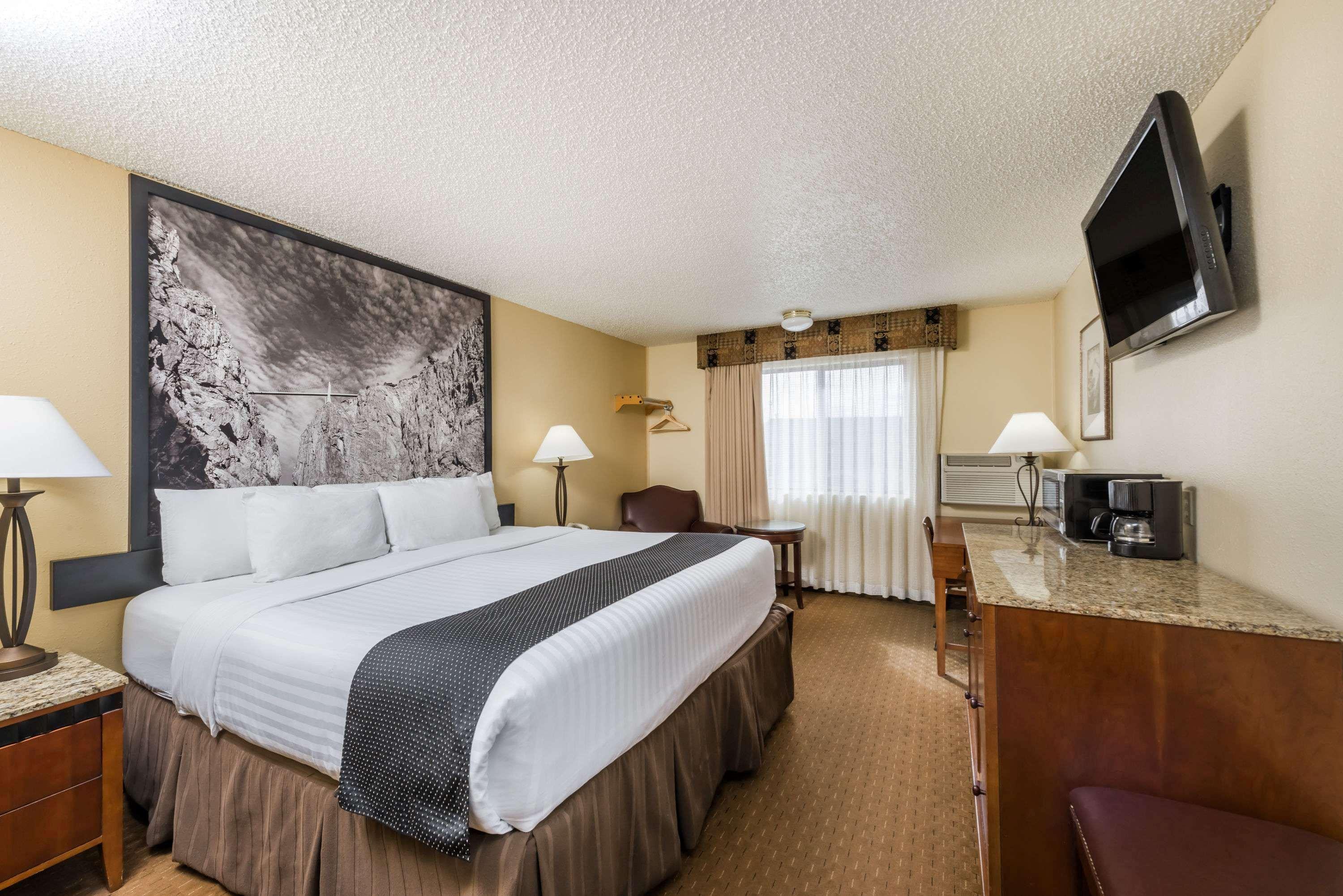 Super 8 by Wyndham Canon City 9/23