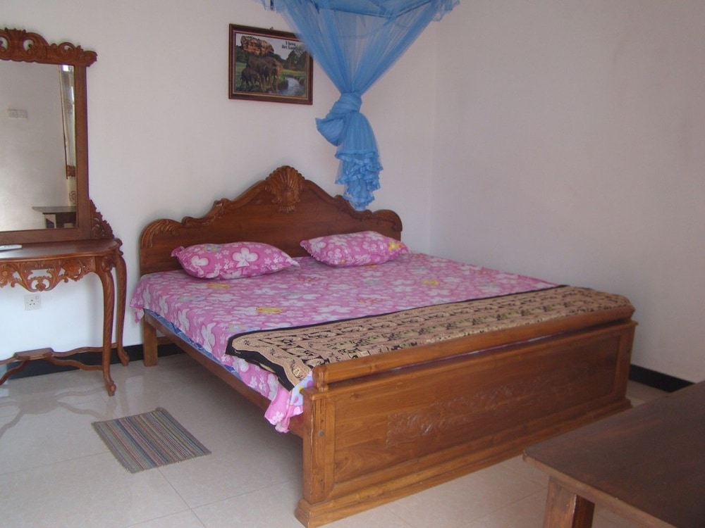 ROOM, DOUBLE BED