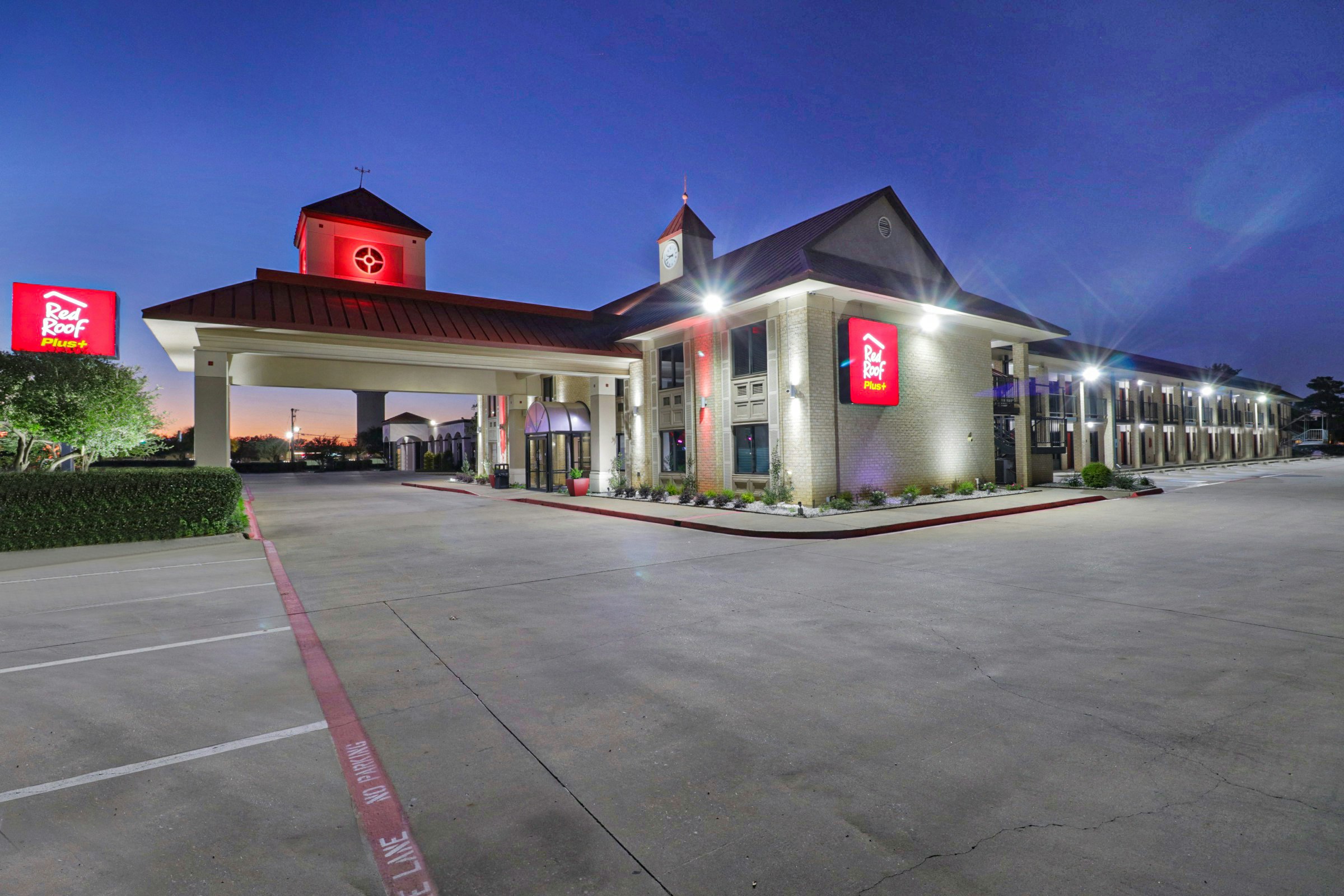 Red Roof PLUS Dallas - Addison 20/25