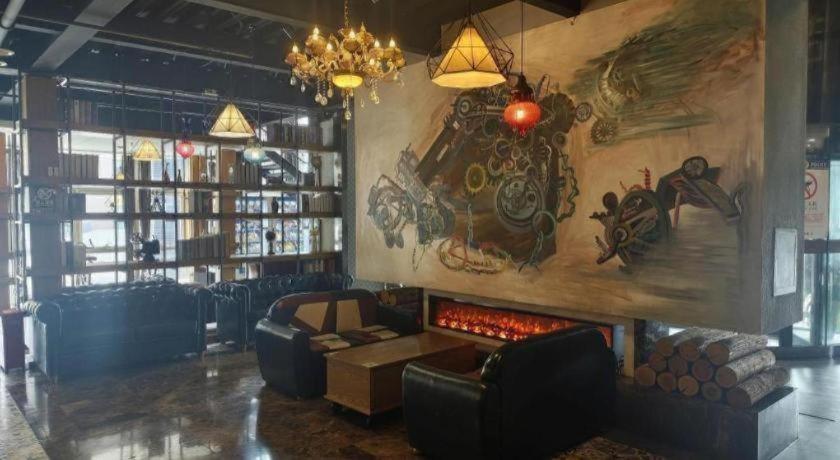 James Joyce Coffetel Beijing Yizhuang East Rongjing Street Metro Station 40/51