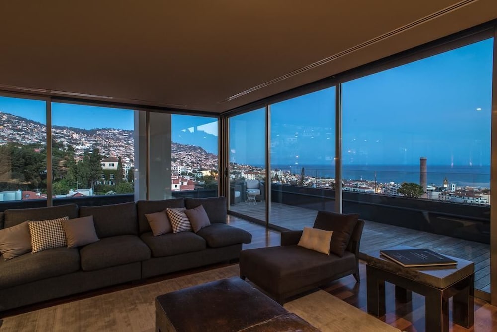Arts In Penthouse Apartments Til Sol 12/30