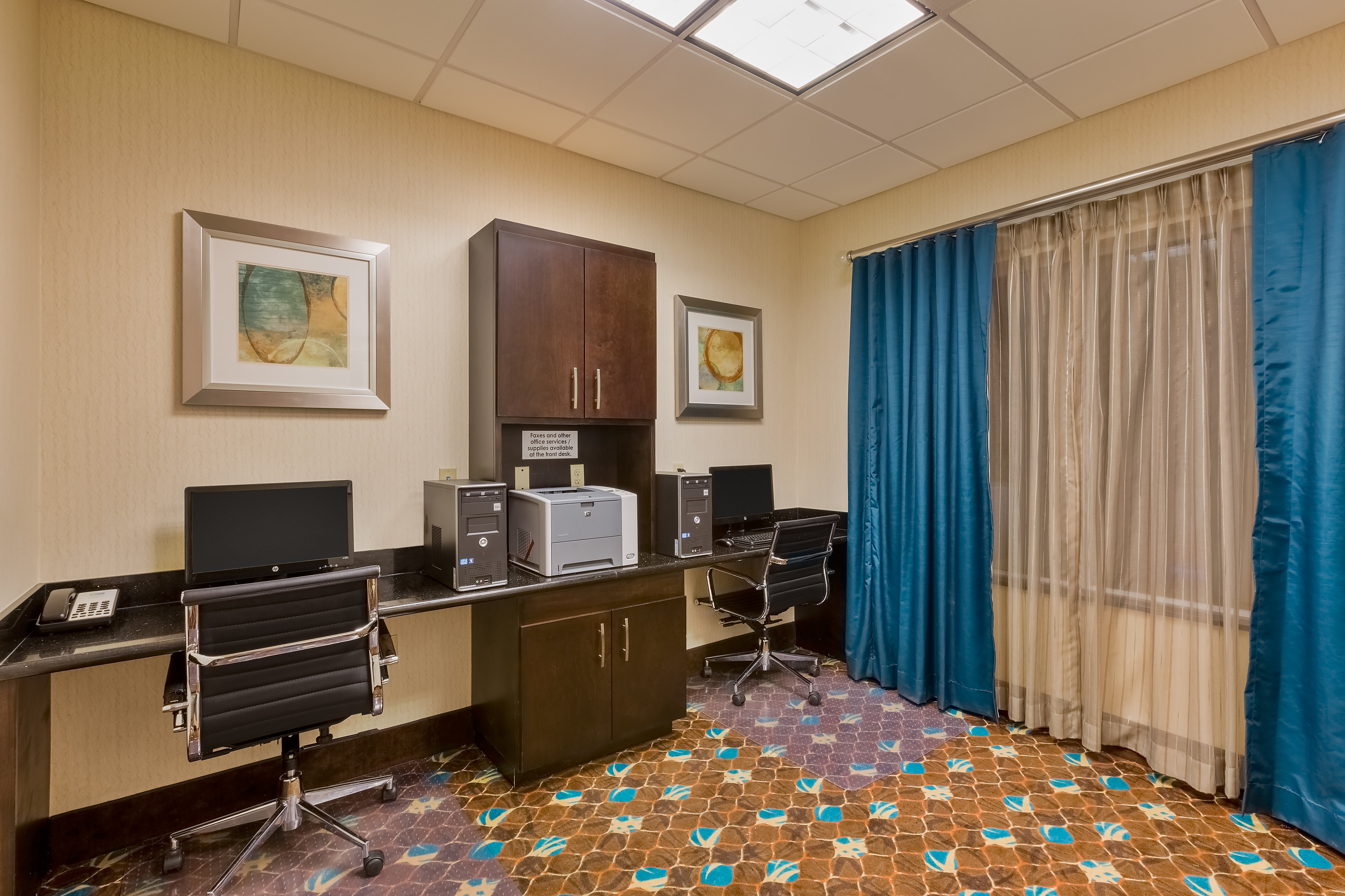 Holiday Inn Express Hotel And Suites Alpine Southeast 46/53