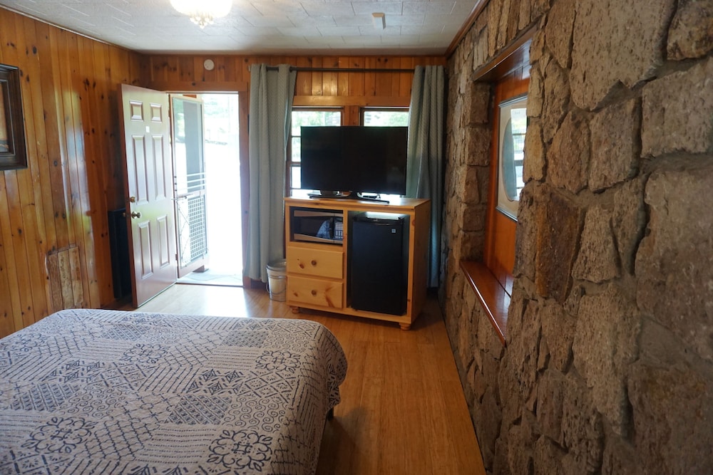 Marshall's Creek Rest Motel 33/71