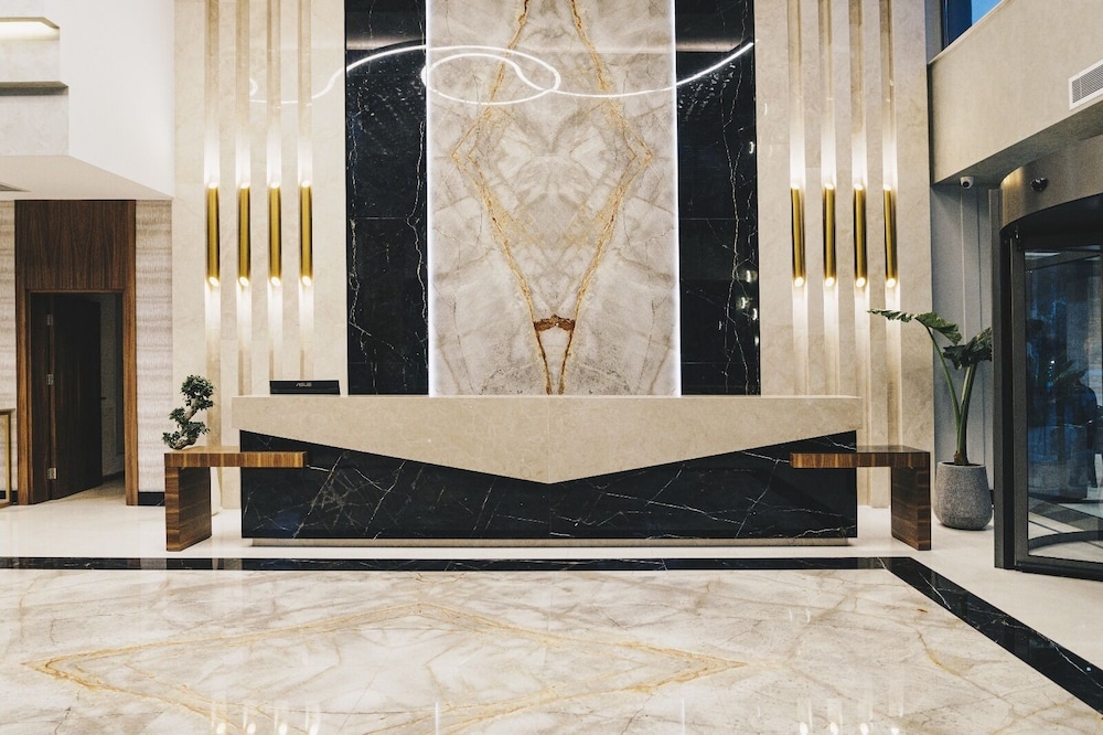 The Emporia Hotel 4/44