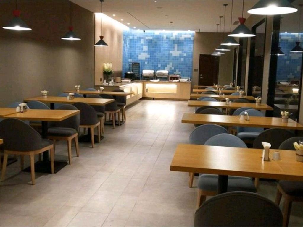 Home Inn Neo (Shanghai Songjiang Songwei North Road Branch) 50/54