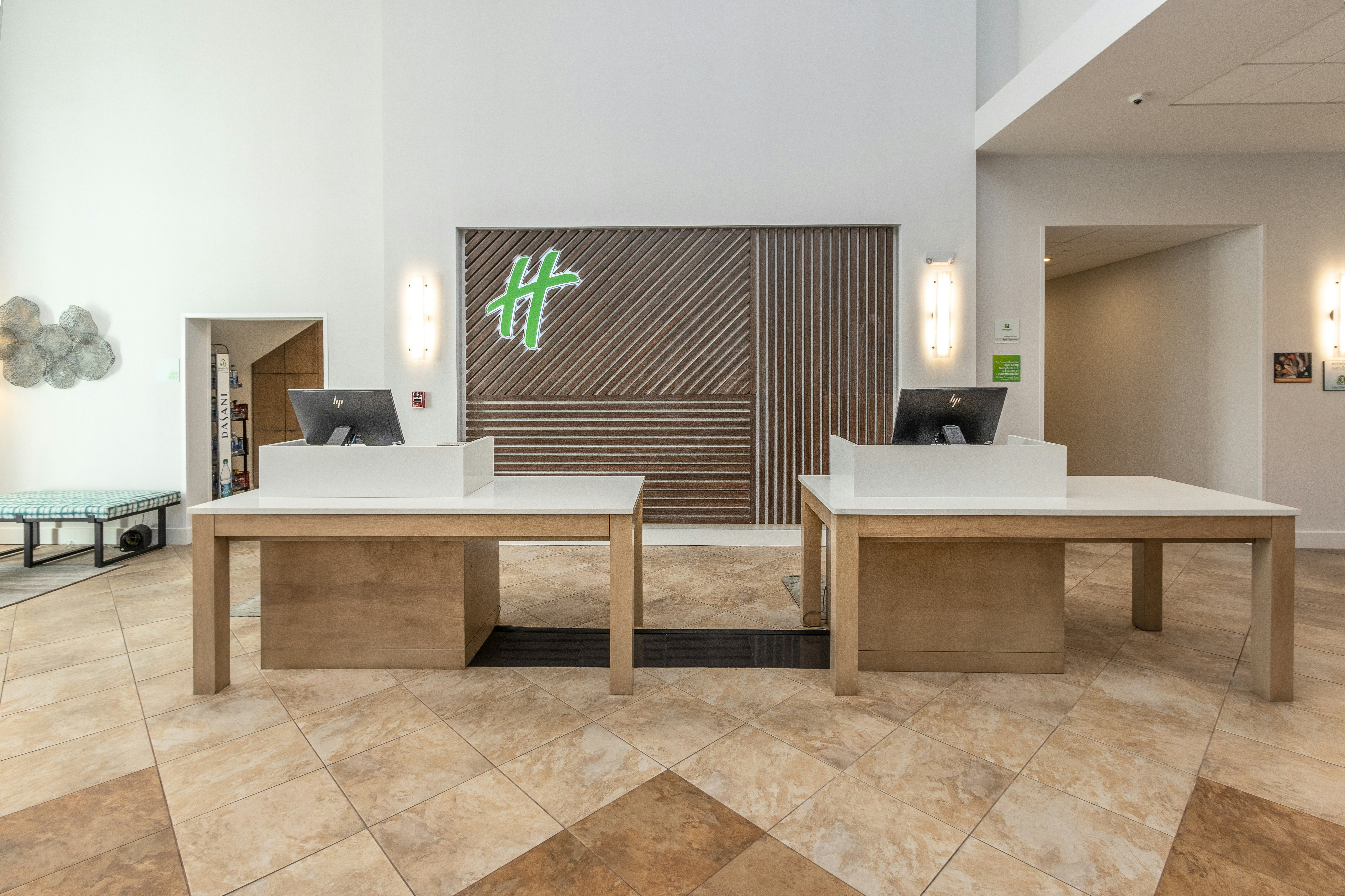 Holiday Inn Suites Memphis Wolfchase Galleria 17/79