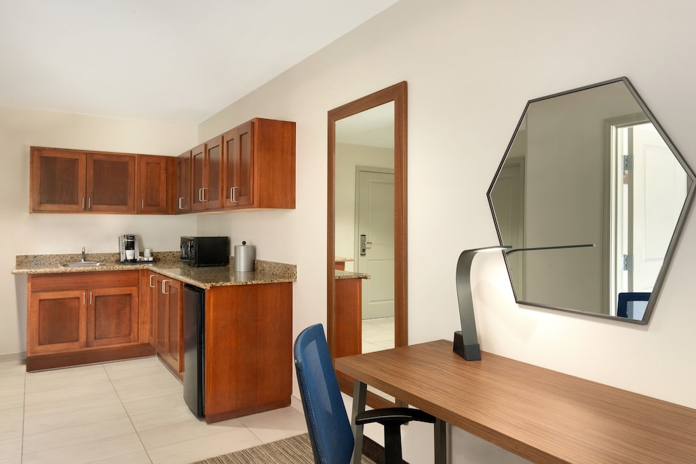 Holiday Inn Express Hotel Suites Searcy 10/50