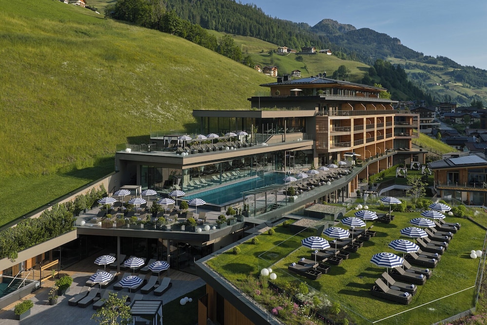 DAS EDELWEISS Salzburg Mountain Resort 4/50