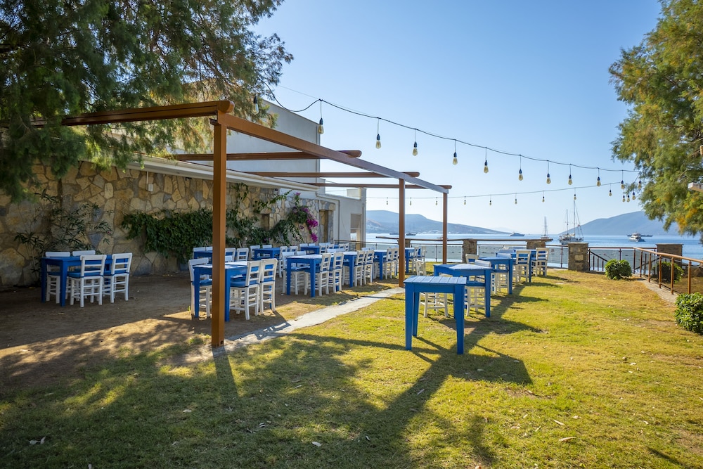 Azka Hotel 72/78
