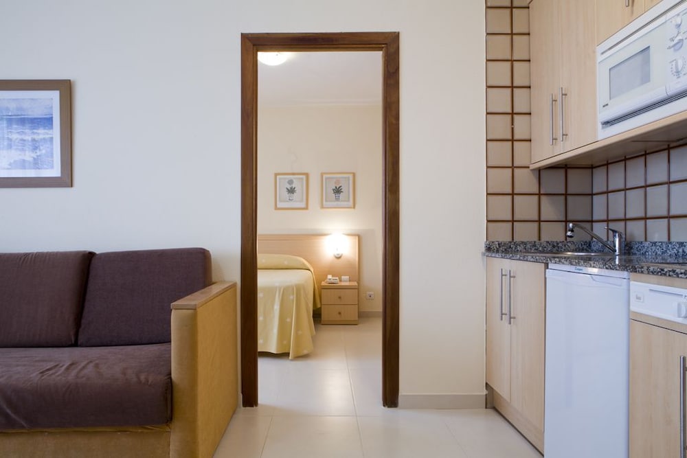 APARTAMENTOS LOS ARCES 38/65