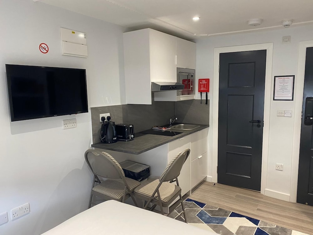 HYDE PARK SUITES 42/55