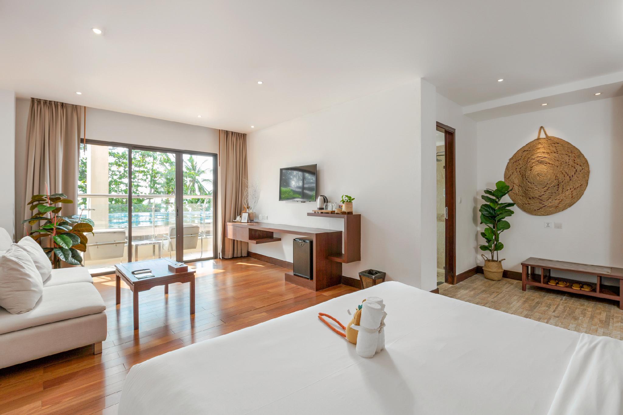 Deluxe, Beach Front