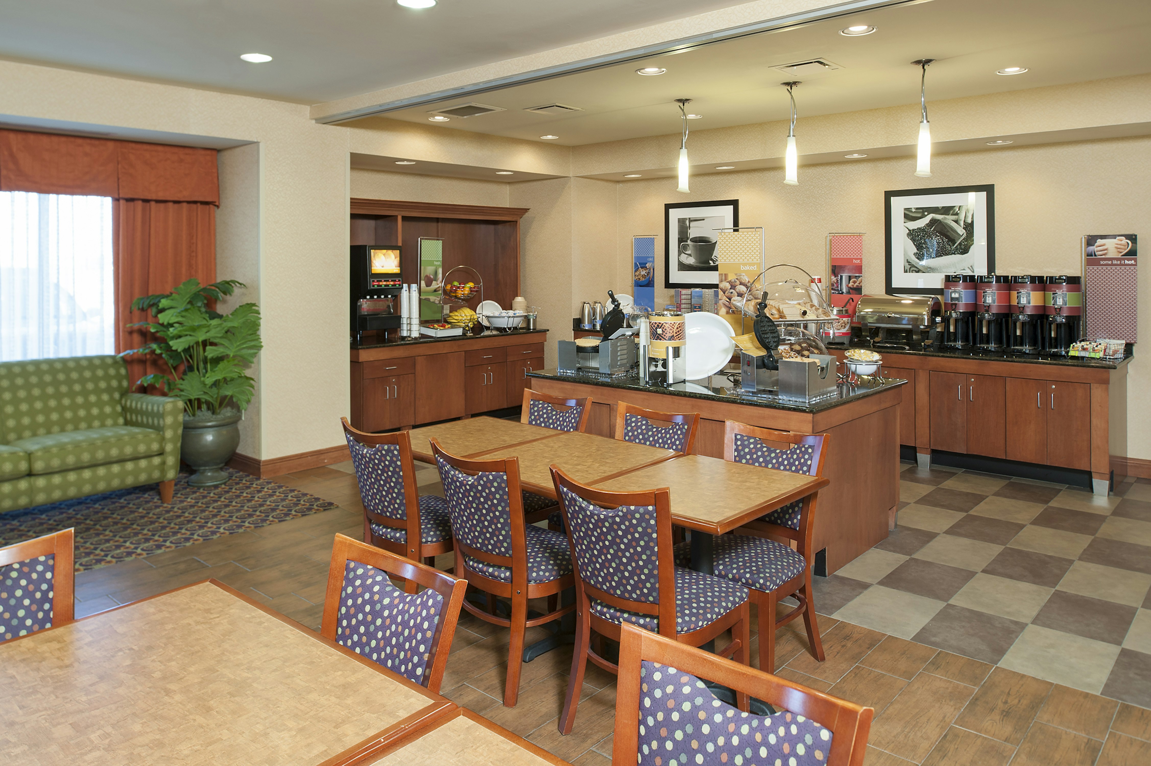 Hampton Inn Macomb 47/63
