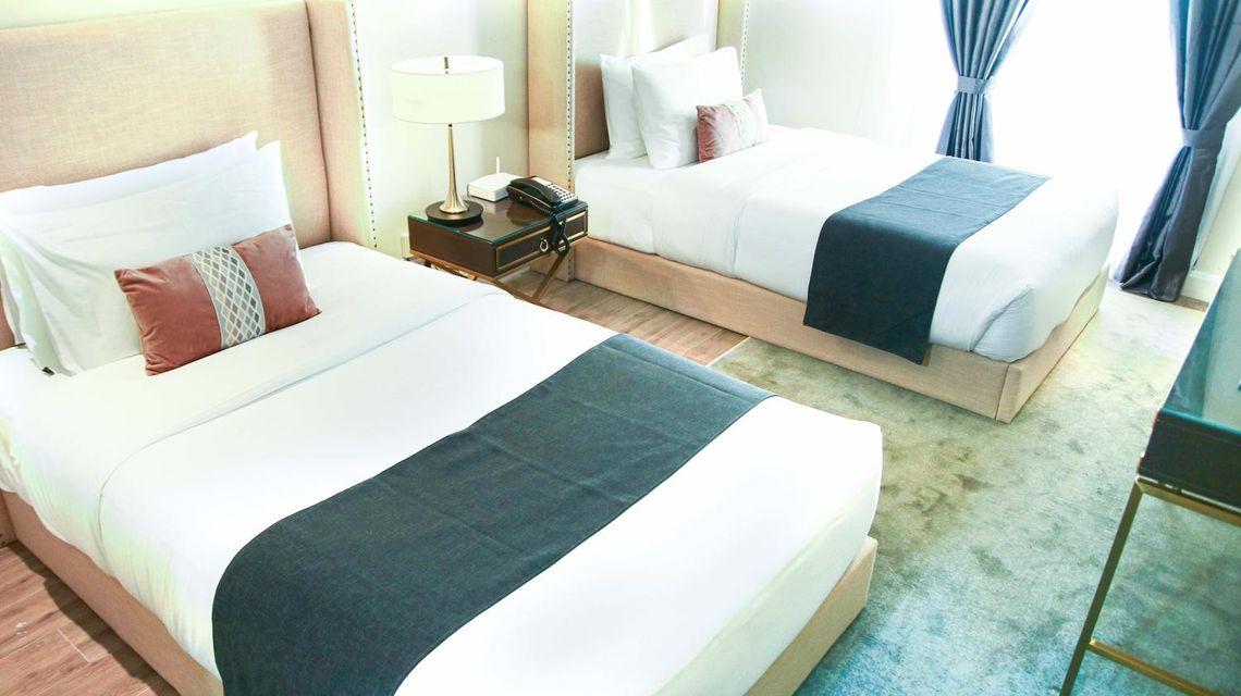DELUXE, DOUBLE OR TWIN BED
