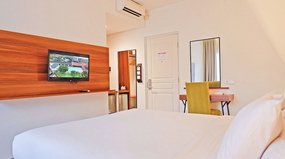 Front One Resort Magelang 11/50