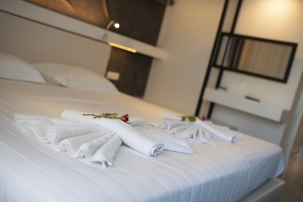 Niriides Hotel 12/47