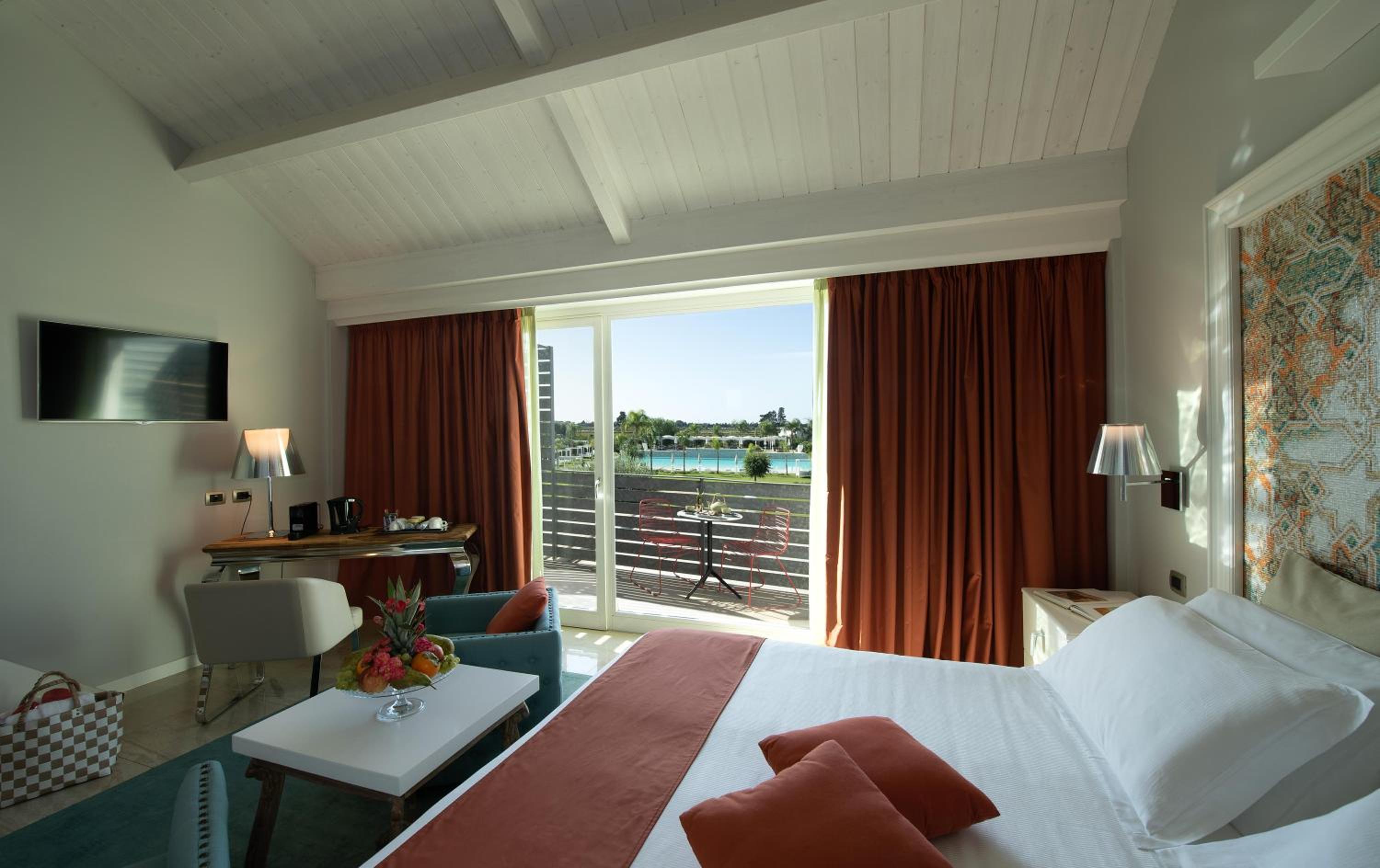 Suite, Pool View