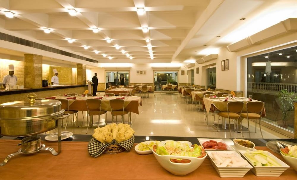 GRAND HOTEL 27/40