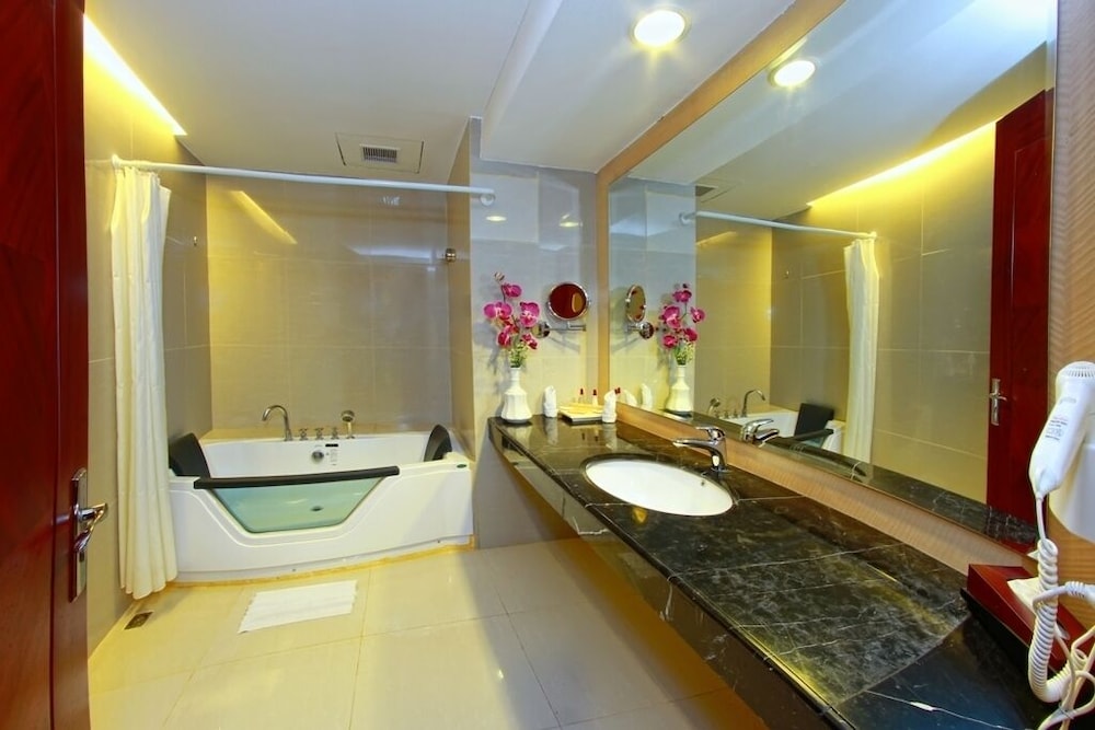 Rocky Plaza Hotel Padang 50/50