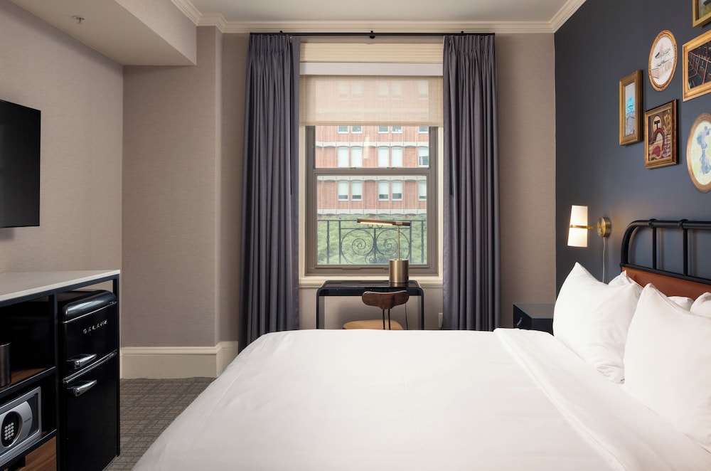 COPLEY, KING BED