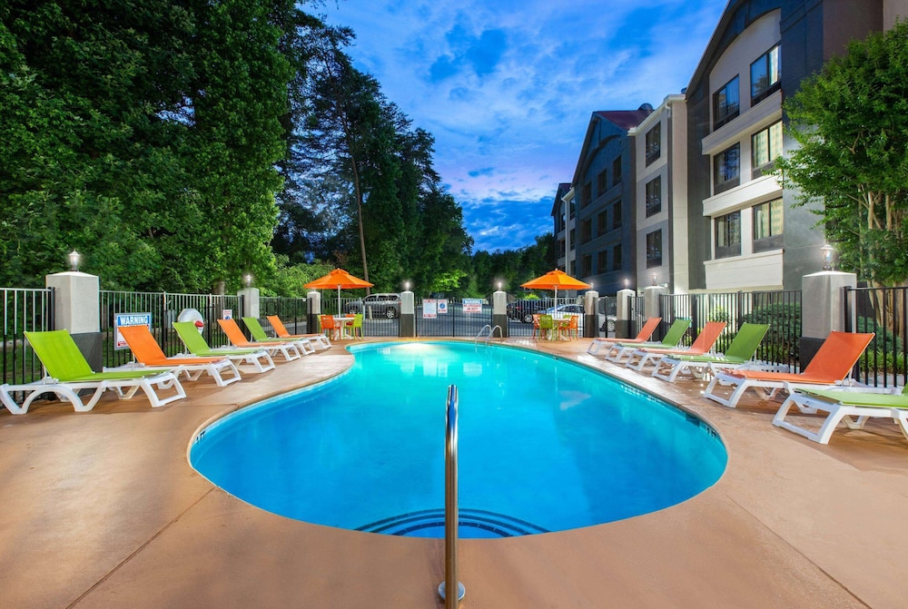 Super 8 by Wyndham Pigeon Forge Dollywood Lane 4/56