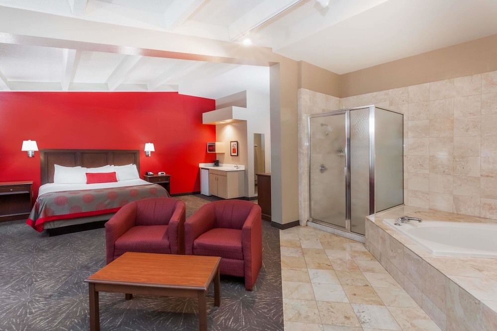 Ramada by Wyndham Hammond Hotel & Conference Center 24/42