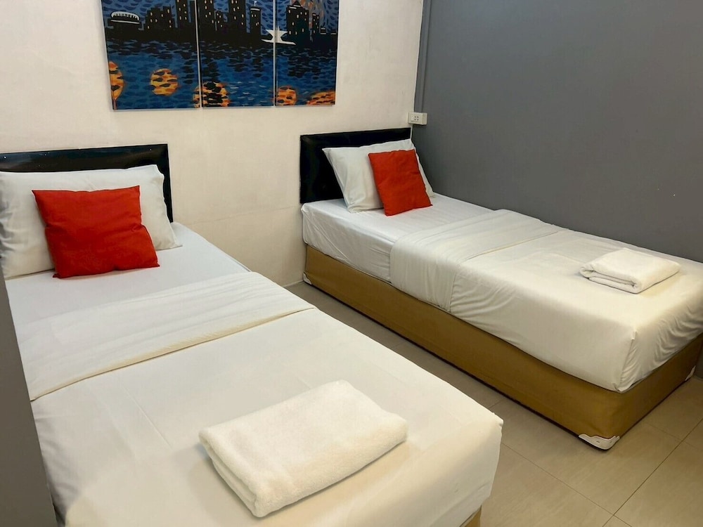 BUDGET, DOUBLE OR TWIN BED