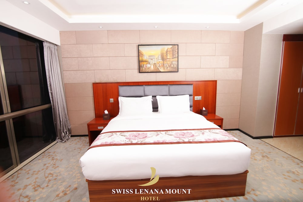 Swiss International Lenana Mount 18/84