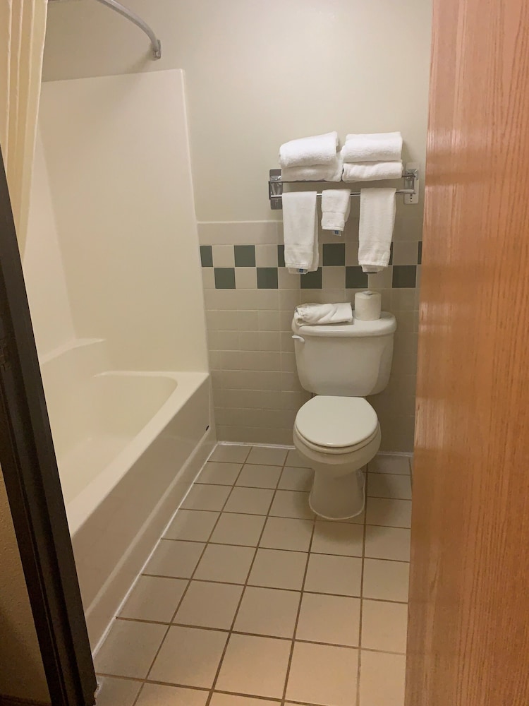 Americinn By Wyndham Wetmore Munising 25/26
