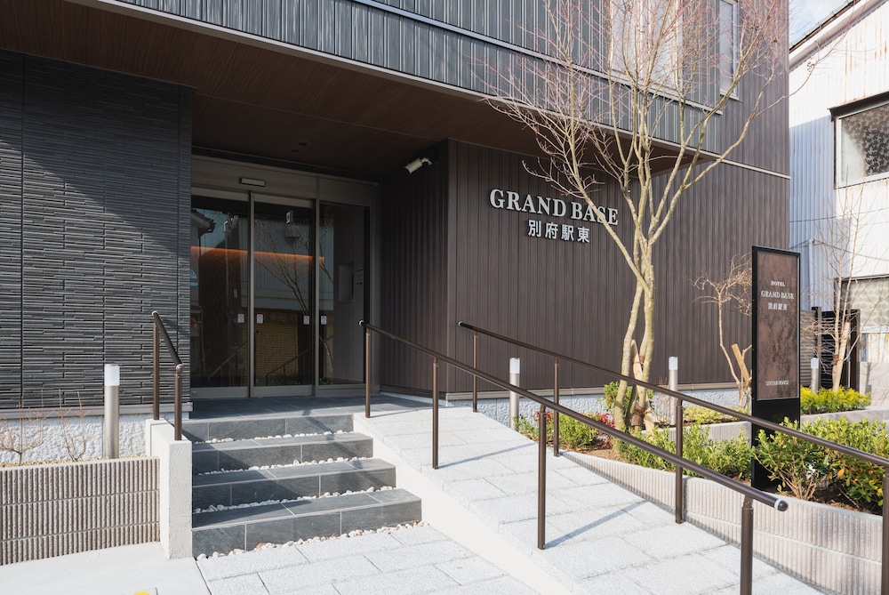 Grand Base Beppu Ekihigashi 29/32