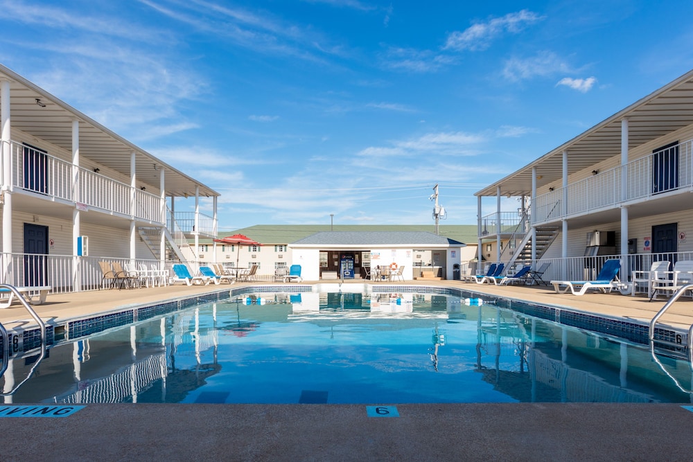 Angel Inn Near IMAX, a Travelodge by Wyndham 6/50