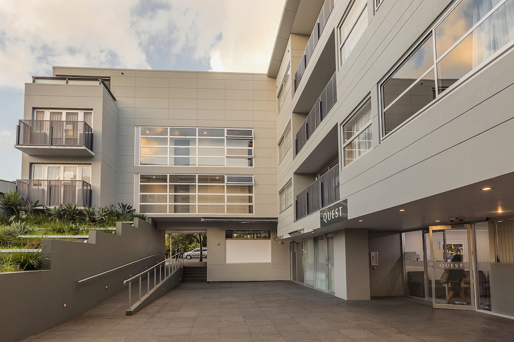 Quest Ponsonby 7/44