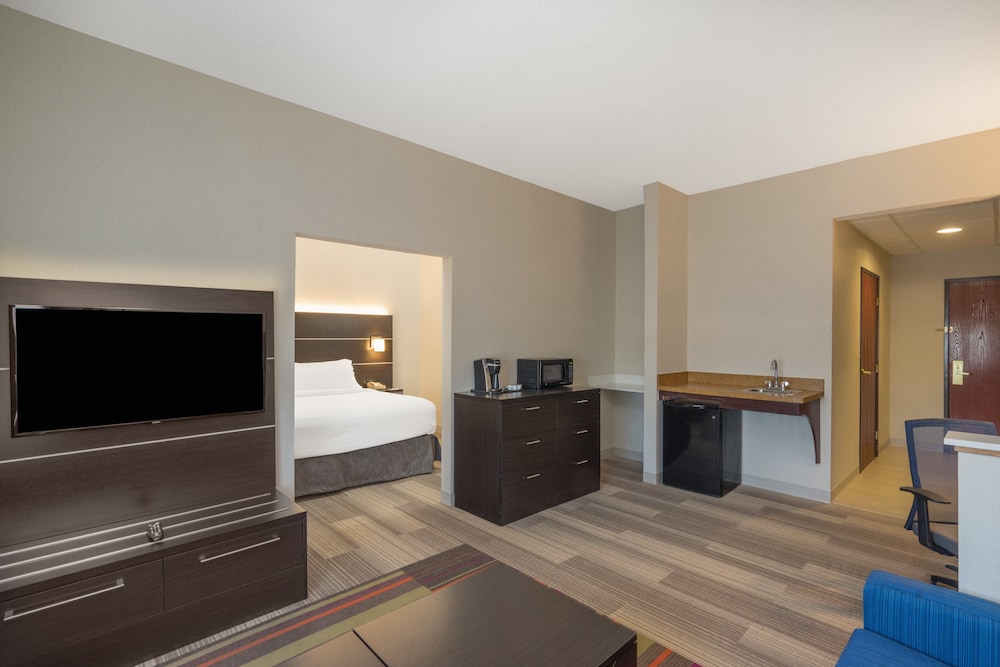 Holiday Inn Express Bloomsburg 35/74