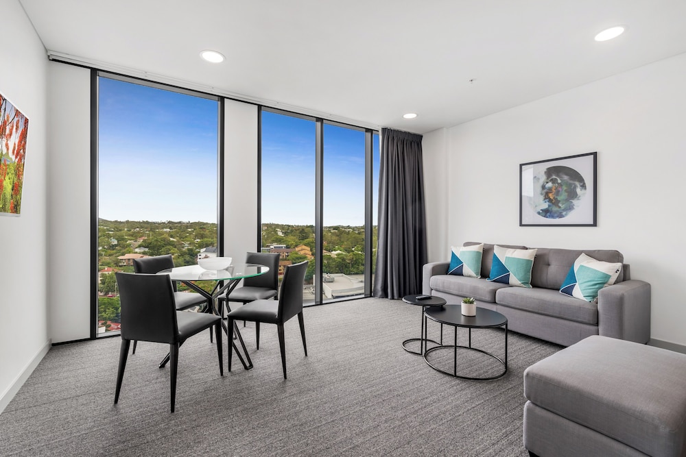 Essence Suites Taringa 38/60