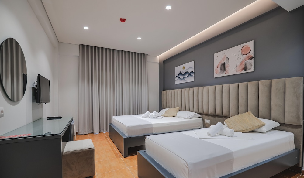 Hotel Alpha 14/50