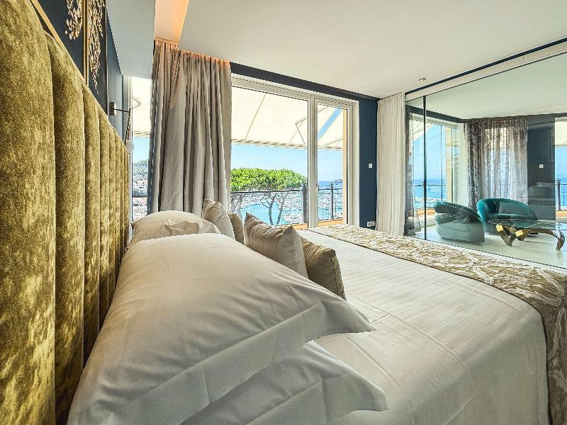 2 BEDROOMS, SUITE