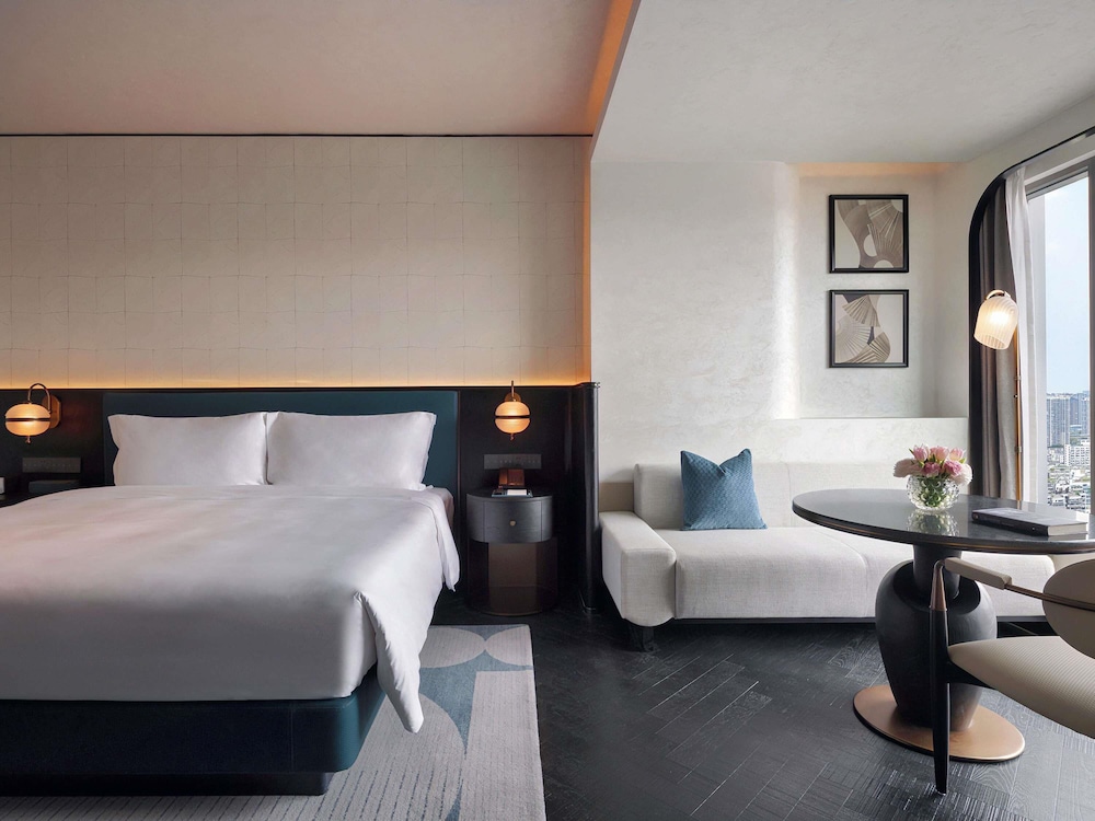 Sofitel Shanghai North Bund 22/60